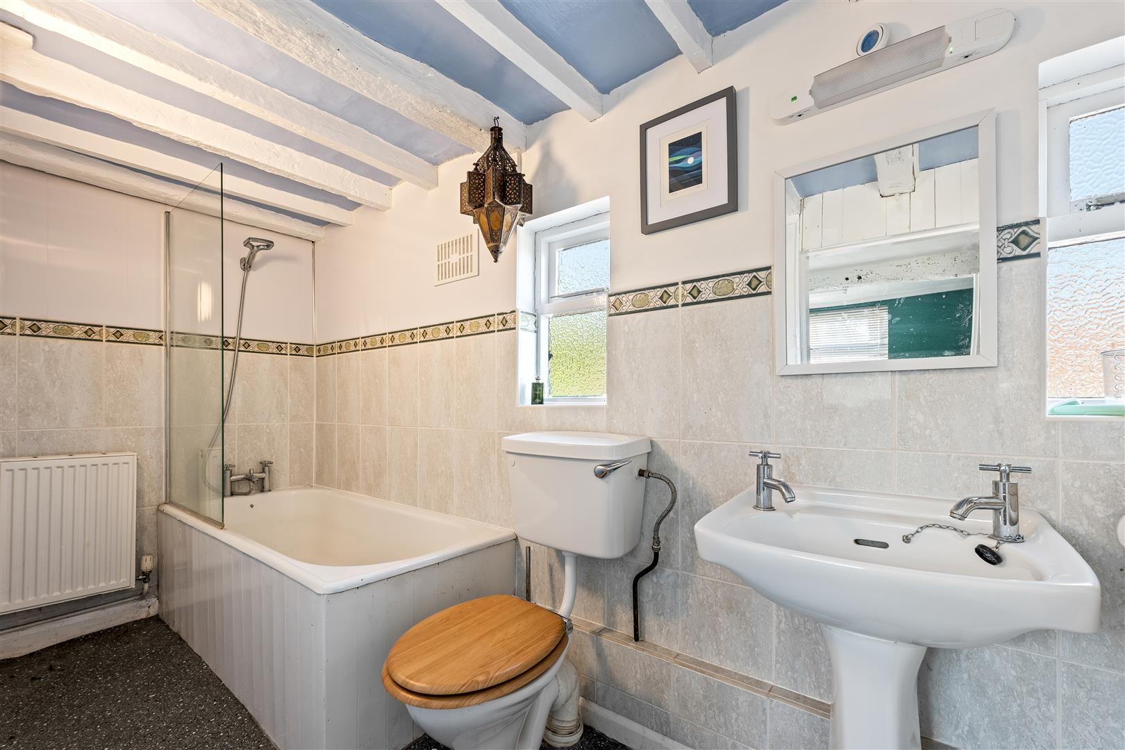 Main Street, Upton, Newark